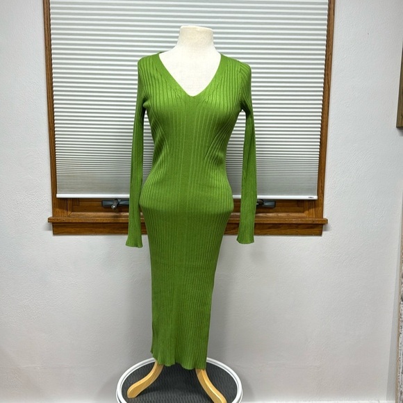 A New Day NWT Green V-Neck Long Sleeve Ribbed Stretchy Sweater Midi Dress - Picture 3 of 13